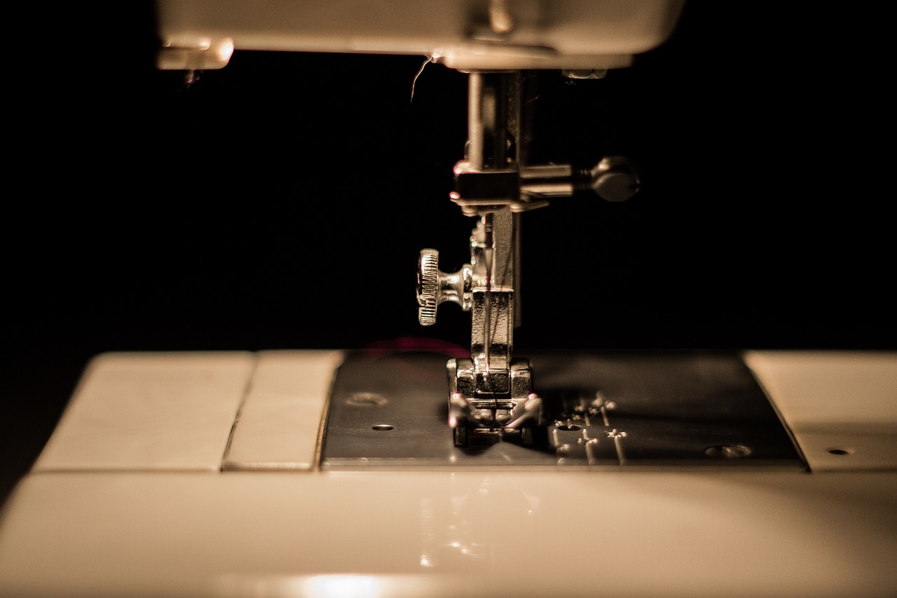 How to Prevent a Sewing Machine from Jamming